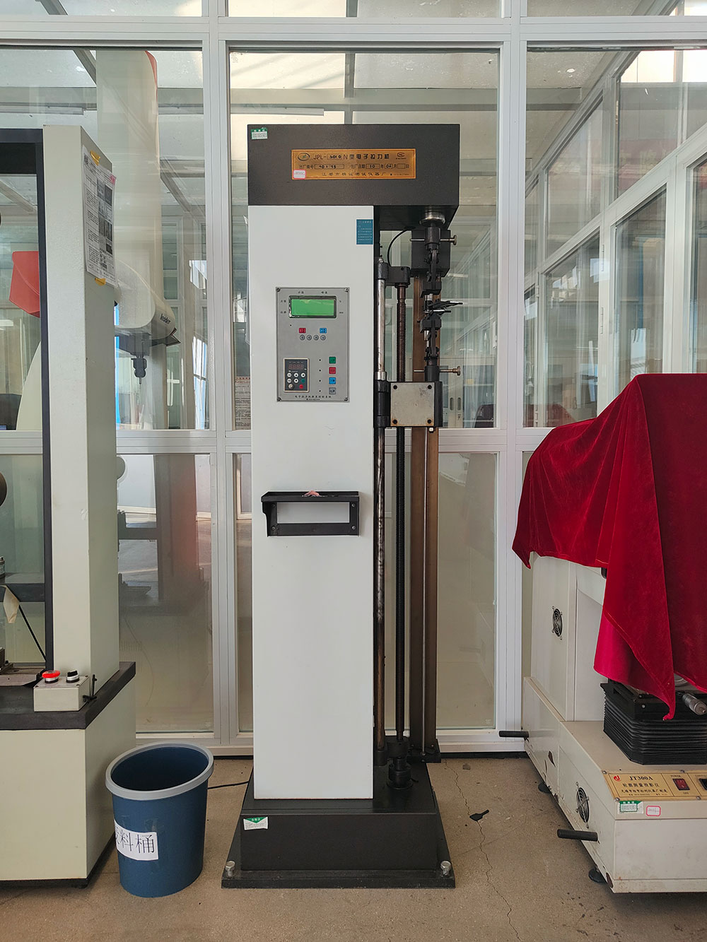 Rubber tensile testing machine